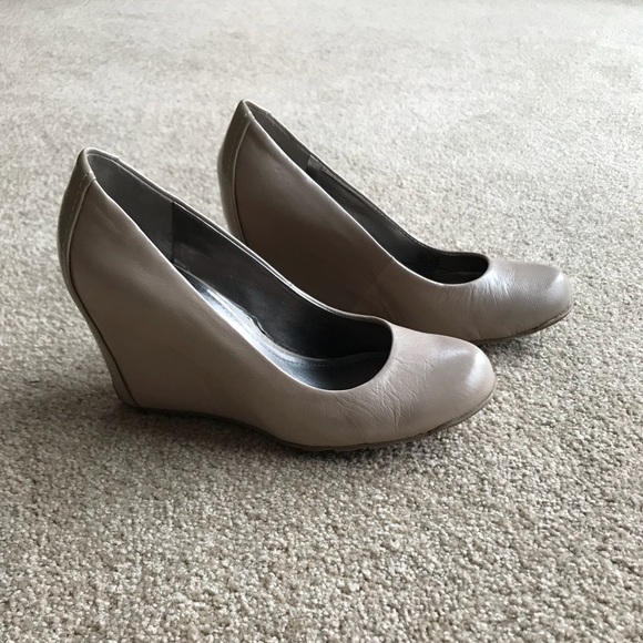 Kenneth Cole Reaction Leather Wedges - Picture 1 of 6